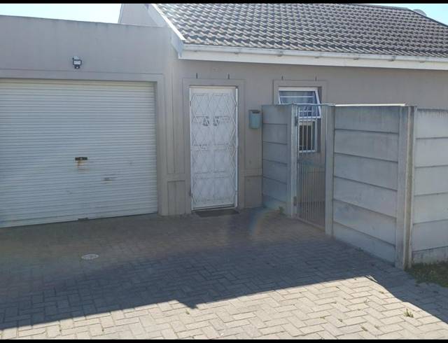 2 BEDROOM HOUSE FOR SALE IN BERNADINO HEIGHTS